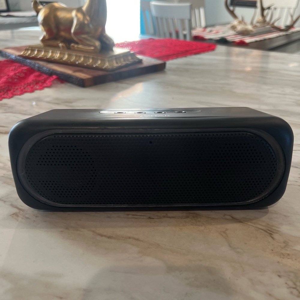 Black Vivitar Portable Bluetooth Speaker